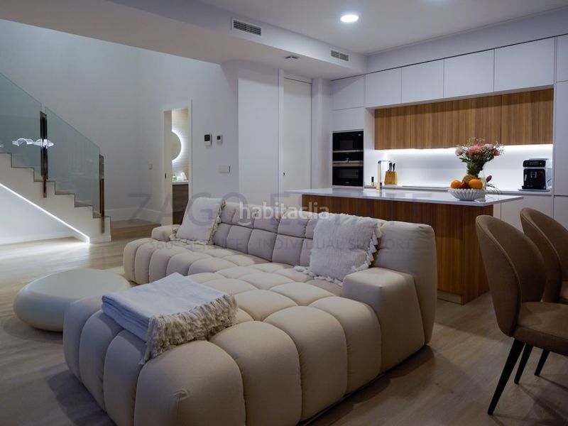 Foto f208cad7-293a-4671-868e-56854685f490. Casa amb aparcament a balcón de Finestrat-terra marina Finestrat