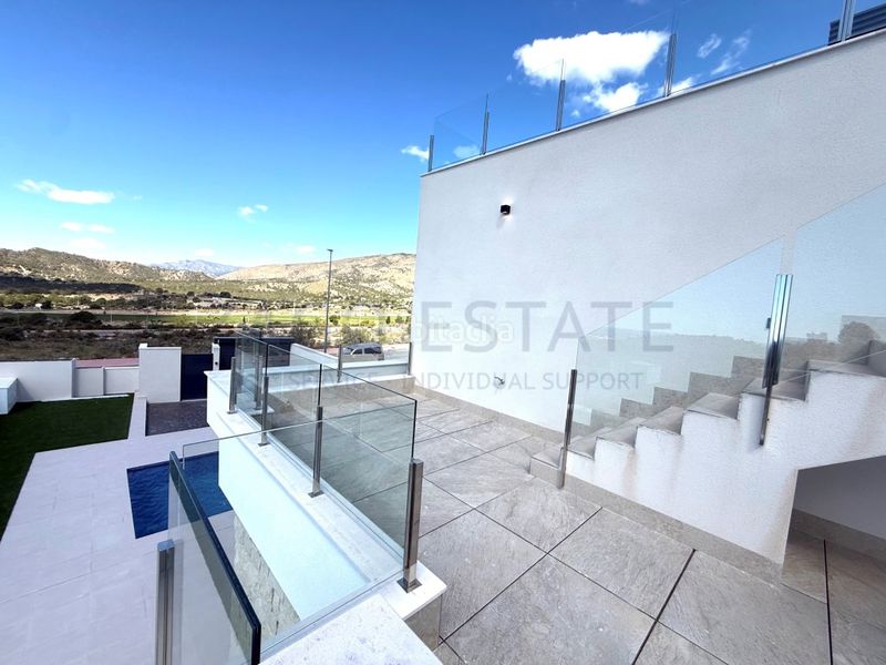 Foto b464cd40-d0c2-40b0-972c-599b30f4676c. Casa amb aparcament a balcón de Finestrat-terra marina Finestrat