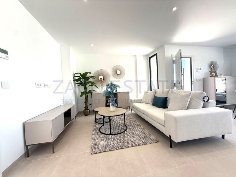 Foto c8631396-de4c-4b93-b6cc-b8f02d95c93d. Casa amb aparcament a balcón de Finestrat-terra marina Finestrat