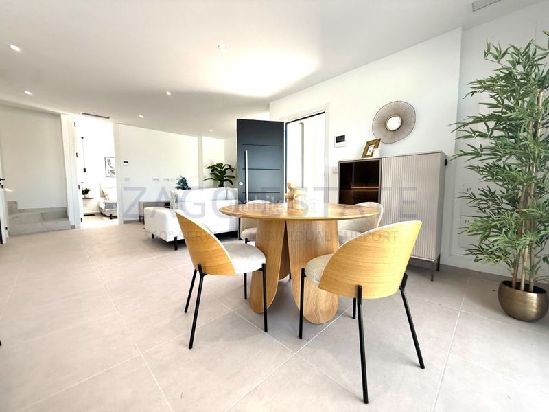 Foto c96a7098-059d-4171-be8c-46c9236f21d3. Casa amb aparcament a balcón de Finestrat-terra marina Finestrat