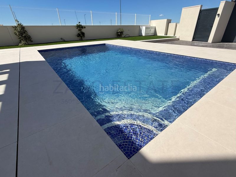 Foto e0ade4a3-d83a-47c3-9a90-be4daefd012c. Casa amb aparcament a balcón de Finestrat-terra marina Finestrat