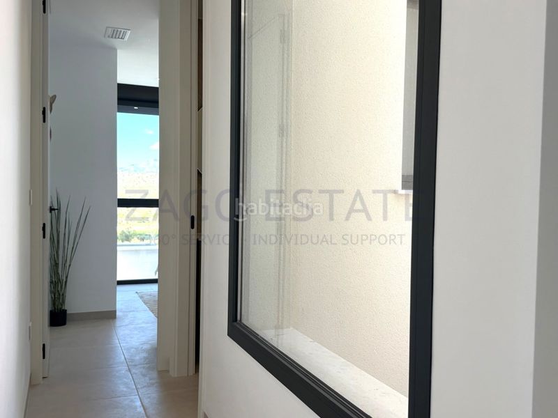 Foto e15fa446-99f3-4dd7-bbce-4440c1a5afc4. Casa amb aparcament a balcón de Finestrat-terra marina Finestrat