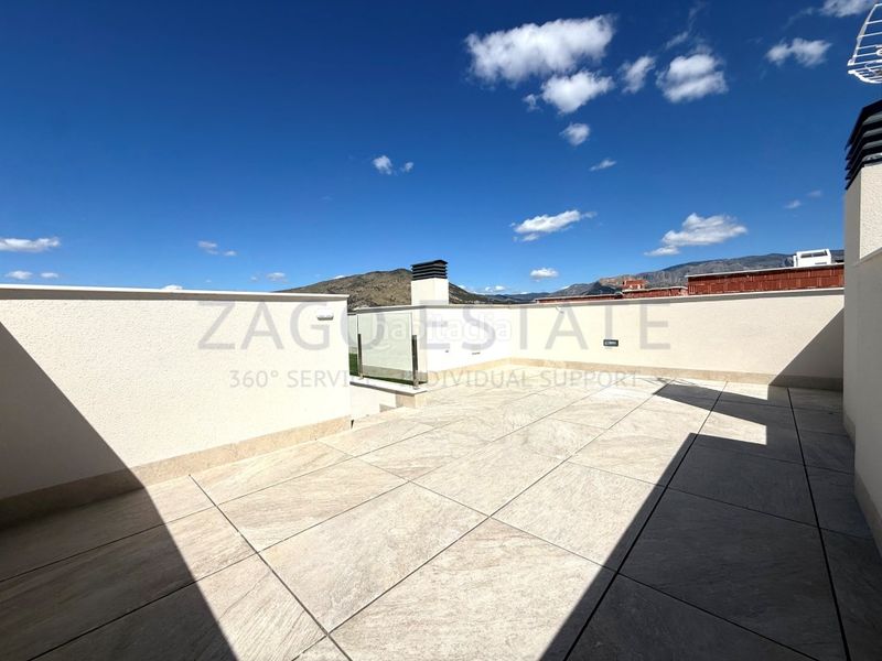 Foto e37369a6-b6ea-435d-ae0d-1ea43991bd33. Casa amb aparcament a balcón de Finestrat-terra marina Finestrat