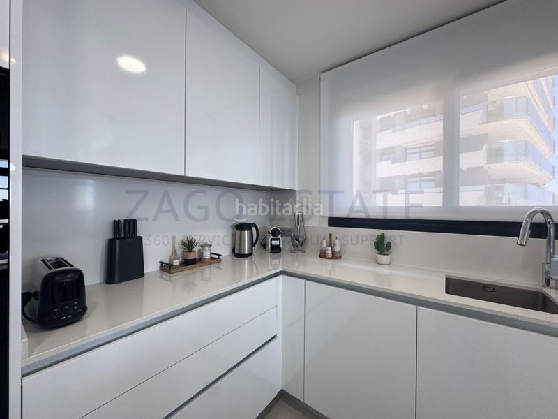 Foto 4e0e9bb0-713c-4eb0-96cb-5fdc72dbd8f2. Flat with parking in Playa Poniente Benidorm