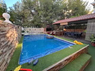 Miete Haus  Urbanizacion puerta de hierro. Chalet independiente con piscina ,barbacoa, parking privado y en