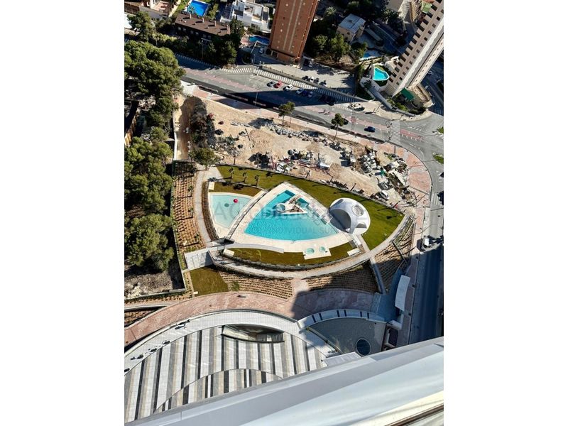 Foto 6d6e1d22-f60a-4df6-9d43-e6e371ed60b6. Pis amb aparcament a Playa Poniente Benidorm