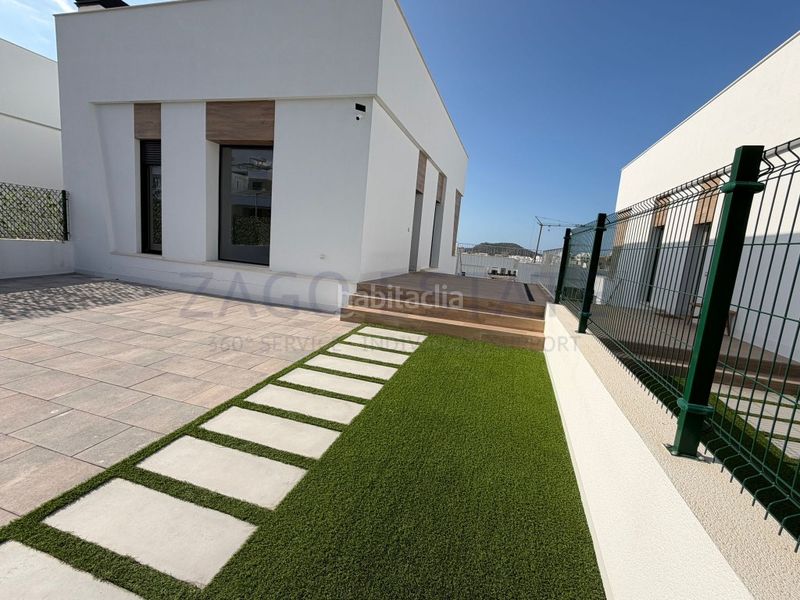 Foto aea8feaf-2f89-454f-b24e-193cb6ff5c40. Affitto casa con parcheggio in balcón de Finestrat-terra marina Finestrat