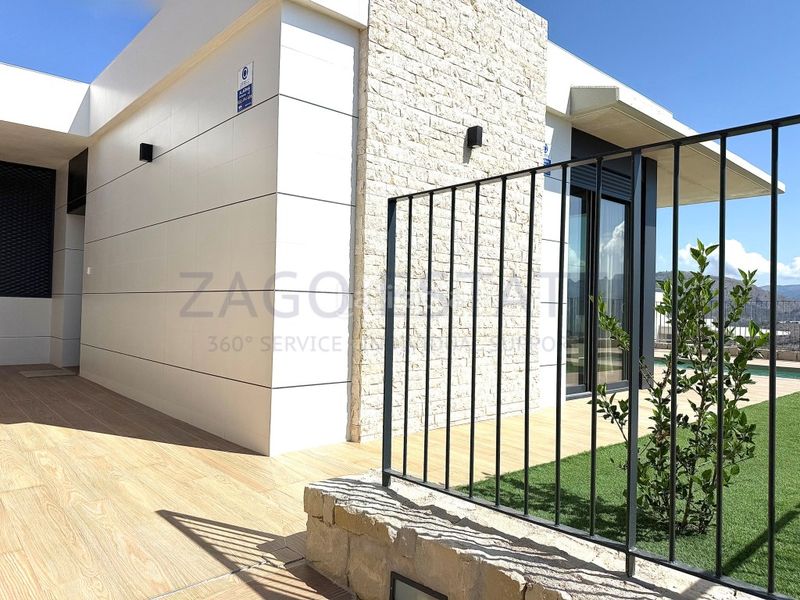 Foto b60a218d-41ca-4f0e-9f90-dd2f22bc3773. Casa amb aparcament a balcón de ponoig - Polop paradis - Polop hills Polop