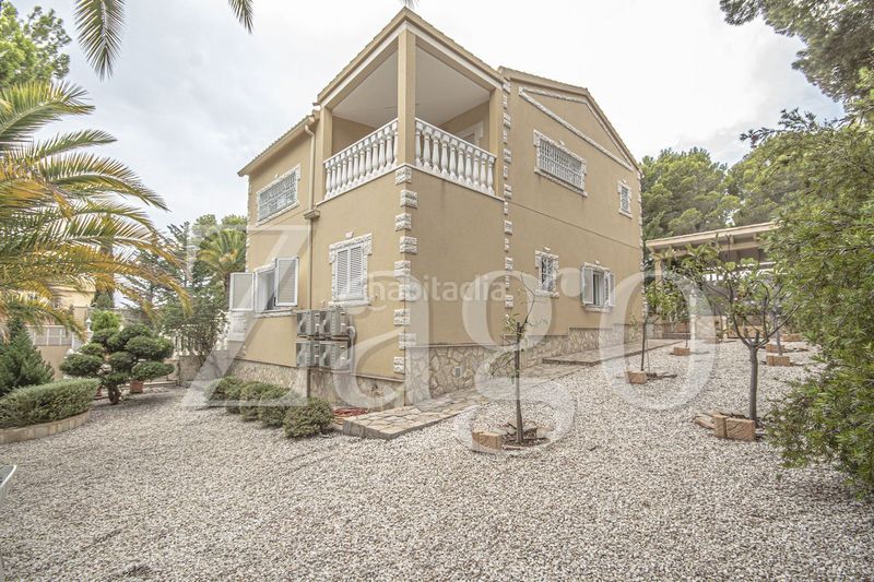 Foto a113de72-bb5b-4e93-844e-6248987e2108. Casa amb piscina a Altea ciudad Altea