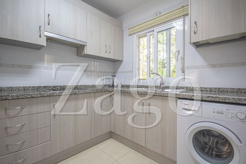 Foto a6bebf68-4f07-458d-9558-12d1ab5443a3. Casa amb piscina a Altea ciudad Altea