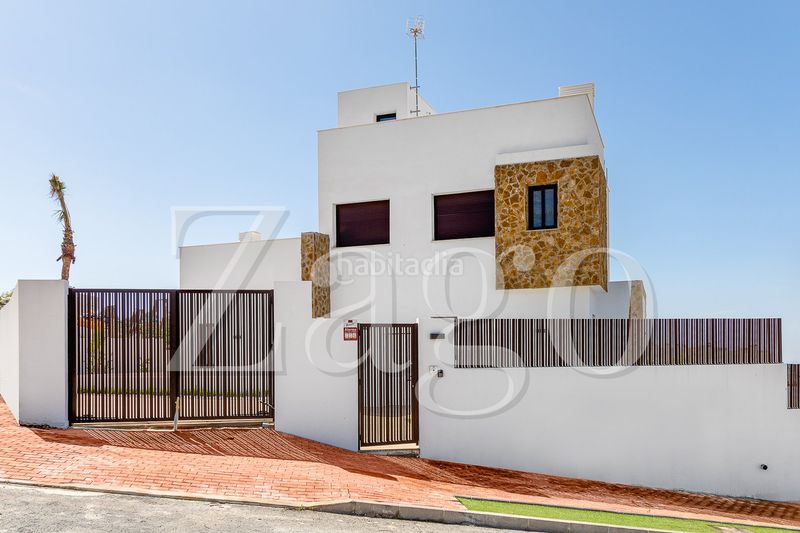 Foto 218fff8b-f457-44f2-916a-131ff01c61ce. Casa amb aparcament a Golf Bahía Finestrat