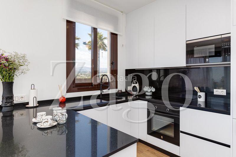 Foto b54c5a30-f37f-481d-81f1-cdcc69ea355b. Casa amb aparcament a Golf Bahía Finestrat