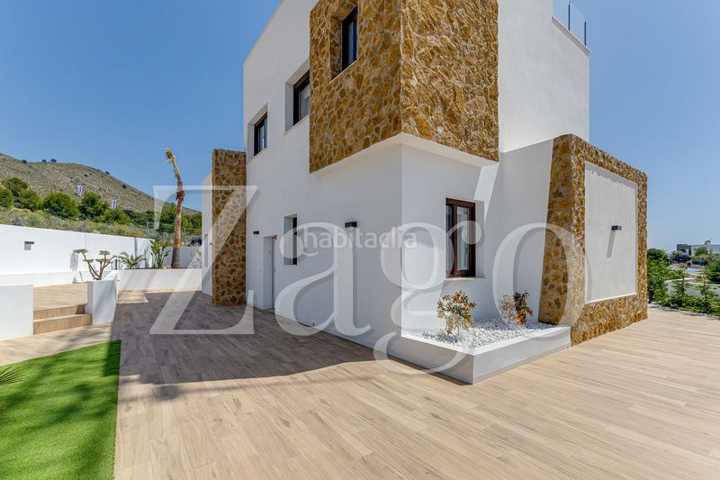 Foto f2ae6967-b682-4497-8e7e-81fa72f13657. Casa amb aparcament a Golf Bahía Finestrat