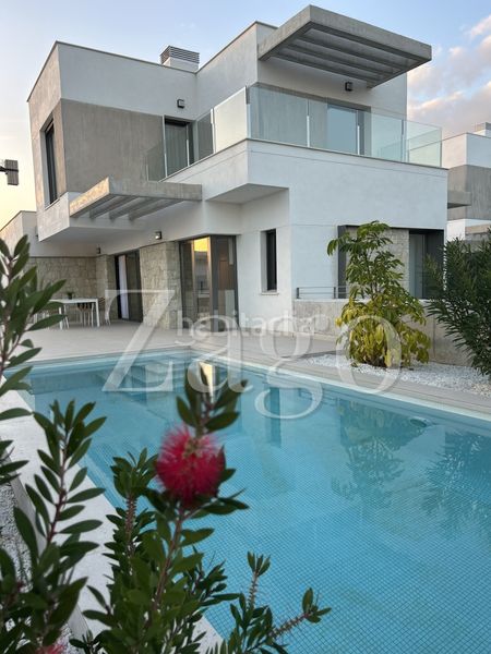 Foto b0db0c1b-3cd5-4db6-8eb8-c9c34f52ea53. Casa amb aparcament a Golf Bahía Finestrat