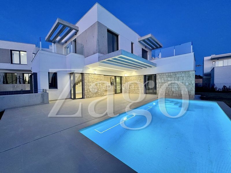 Foto d12b4f17-b239-4e95-91fc-6b2c5f6b438e. Casa amb aparcament a Golf Bahía Finestrat