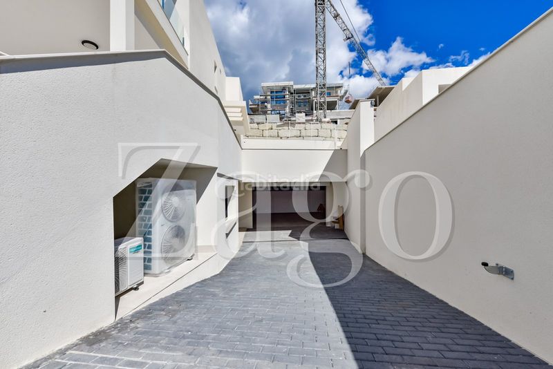 Foto f5ac1bc9-1546-4903-94ee-43e066b21dc9. Casa amb aparcament a Golf Bahía Finestrat