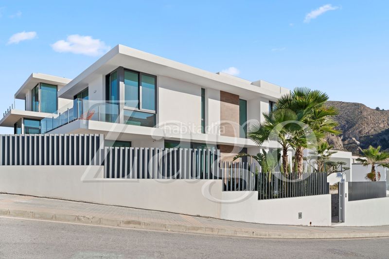 Foto 6cdfb2f1-f8a8-4712-a69c-a8ad6e5f78df. Casa amb aparcament a Sierra Helada Benidorm