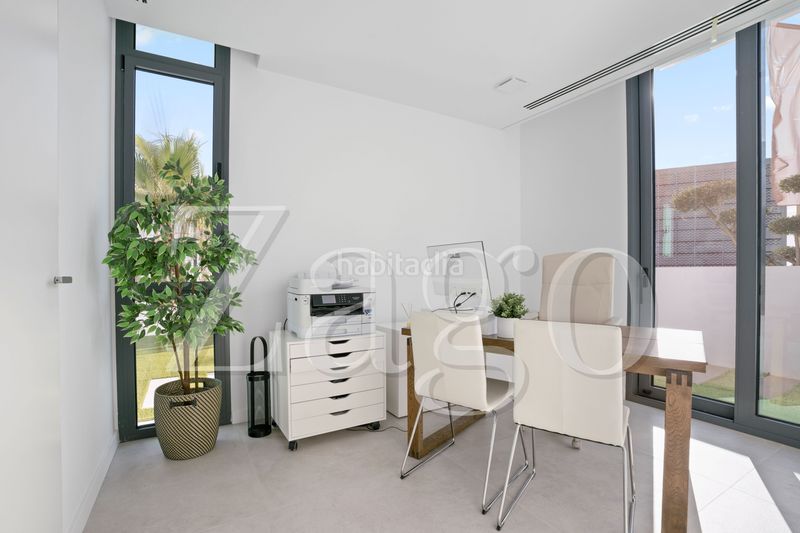 Foto a95c6b7a-1b41-4bd4-a2ef-ac10c5795f5e. Casa amb aparcament a Sierra Helada Benidorm