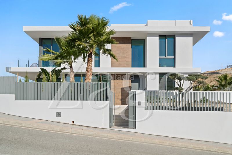 Foto f998dec4-abb0-45d5-8a99-529d0331bdaa. Casa amb aparcament a Sierra Helada Benidorm