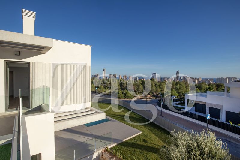 Foto e4f7557e-6b64-47c7-9a35-a3811c4c5ac4. Casa amb aparcament a Golf Bahía Finestrat