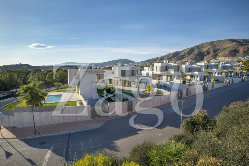 Foto e55e1fcd-fdcb-4bc3-a8cb-8c3e0af892e1. Casa amb aparcament a Golf Bahía Finestrat