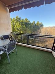Pis a Orihuela Ciudad. Piso reformado con vistas despejadas, 2 garajes y super trastero