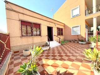 Casa a Carretera carretera la-raiguero bon 21. Casa en planta baja con sótano y porche  lista para entrar a viv