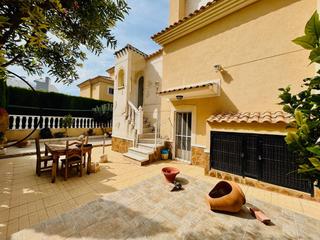 Chalet in Pavo real-chismosa 1. Chalet en orihuela costa  las filipinas