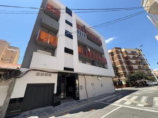 Apartamento en Calle orihuela. Apartamento de 2 dormitorios 1 baño en centro de torrevieja