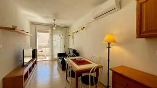 Apartamento en Calle calle de san emigdio. Apartamento de 2 dormitorios 1 baño en torrevieja  alicante