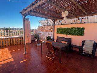 Maison à Avenida de las urracas. Duplex de 3 dormitorios 2 baños en torrevieja  alicante