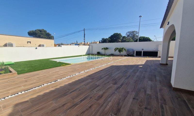 Foto 04c4c6ab-6de3-4cc1-b187-fee90aabb9b0. Chalet in calle poniente in Cabo Roig Orihuela