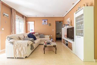 Apartament a Finlandia. Apartamento de 3 dormitorios 1 baño en torrevieja  playa de los