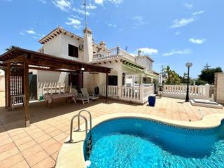 Chalet à San juan-la zenia. Chalet independiente de 2 dormitorios y 1 baño en orihuela costa