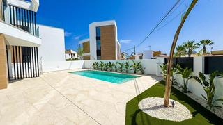 Chalet  Calle calle de afrodita, 1. Villa de 4 dormitorios y 3 baños en torrevieja aguas nuevas