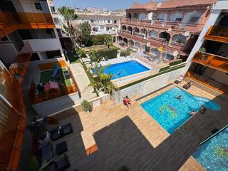 Appartement à Calle fragata. Apartamento en torrevieja de 158 m2 con garaje incluido. 3 dormi