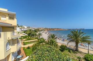 Apartament a Avenida adelfas. Apartamento de 3 dormitorios y 2 baños en campoamor  orihuela co