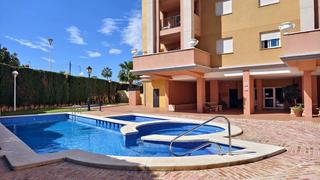 Apartamento en Avenida roentgen. Apartamento de 2 dormitorios 2 baños en torrevieja playa de los