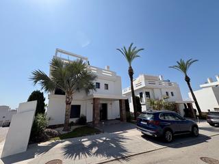 Apartament a Las ramblas de abajo. Chalet de 3 dormitorios 2 baños en las ramblas del campo de golf