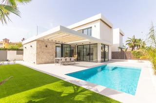 Xalet  Calle torrevieja-montezenia. Villa de 3 dormitorios y 3 baños en orihuela costa lomas de cabo