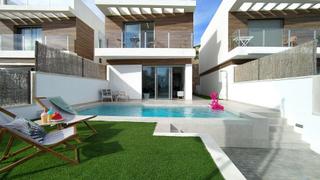 Chalet à Los Almendros. Villa de 3 dormitorios 2 baños  en villa martin  orihuela costa