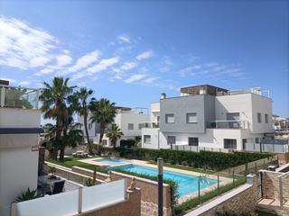 Casa  Calle abdelacies. Tu refugio mediterráneo! bungalow de 2 dormitorios y 2 baños en