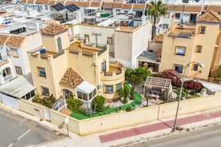 Xalet a Calle arco iris. Tu chalet independiente de 3 dormitorios 2 baños playa flamenca