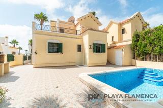 Chalet  Calle estrecho de mesina. Chalet independiente con jardin y con piscina para reformar en v