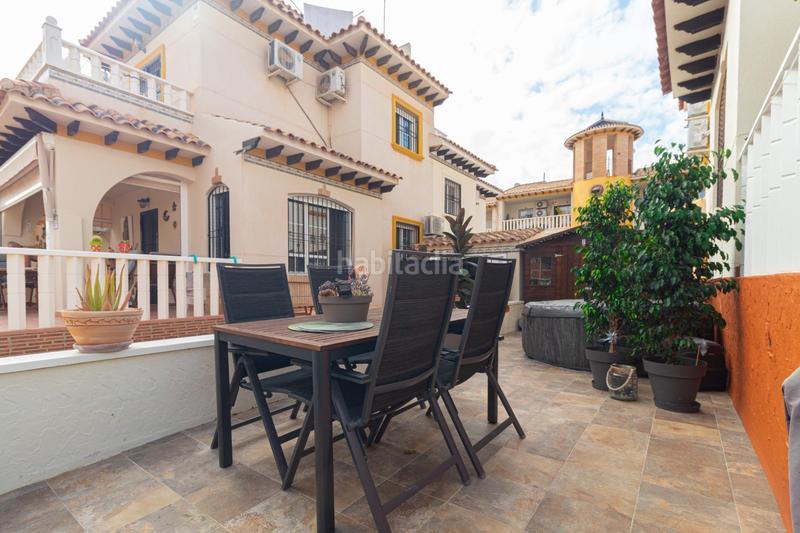 Foto 7264b1b7-b32a-4562-b433-cc16cdf95be9. Casa en calle atalaya adosado de 2 dormitorios 2 baños en lomas de cabo roig te espera! costa en Orihuela