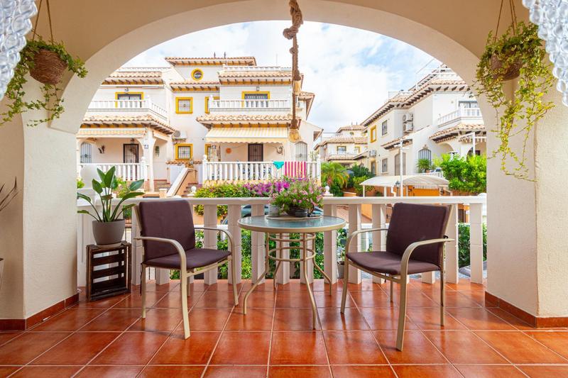 Foto b3fe9c3f-8e52-42ea-bf9d-2081910a419c. Casa en calle atalaya adosado de 2 dormitorios 2 baños en lomas de cabo roig te espera! costa en Orihuela