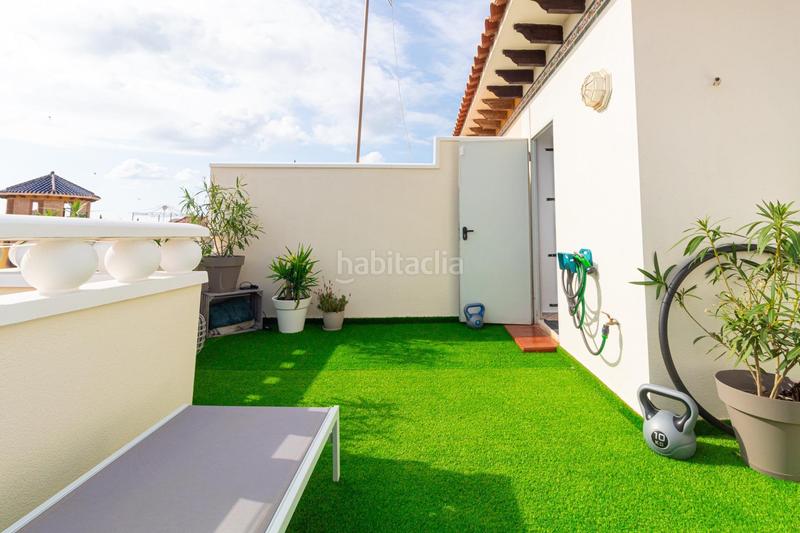 Foto d01c57a3-d937-44a6-8392-ef216cbe167e. Casa en calle atalaya adosado de 2 dormitorios 2 baños en lomas de cabo roig te espera! costa en Orihuela