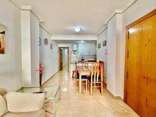 Apartament a Calle de maria gil vallejos. Amplio apartamento de 3 habitaciones a 500m de la playa