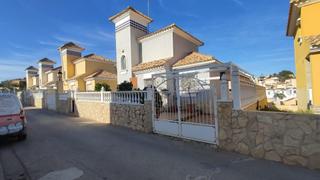 Lloguer Xalet a F-2 filipinas oeste 6. Se alquila chalet mínimo por 1 año, de 3 dormitorios y 2 baños e
