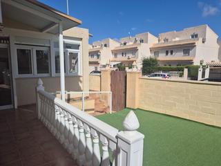 Casa a Calle pintor ribera-playa flamenca. Bungalow de 3 dormitorios 2 baños en oirhuela costa  playa flame